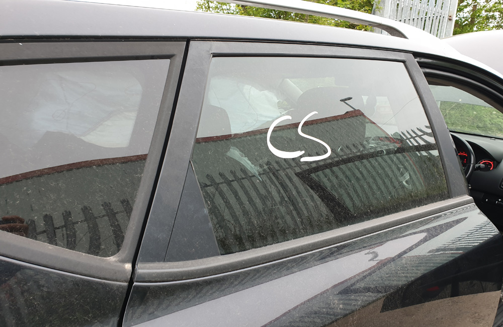 Kia Ceed CRDI 3 SW Door window glass driver side rear